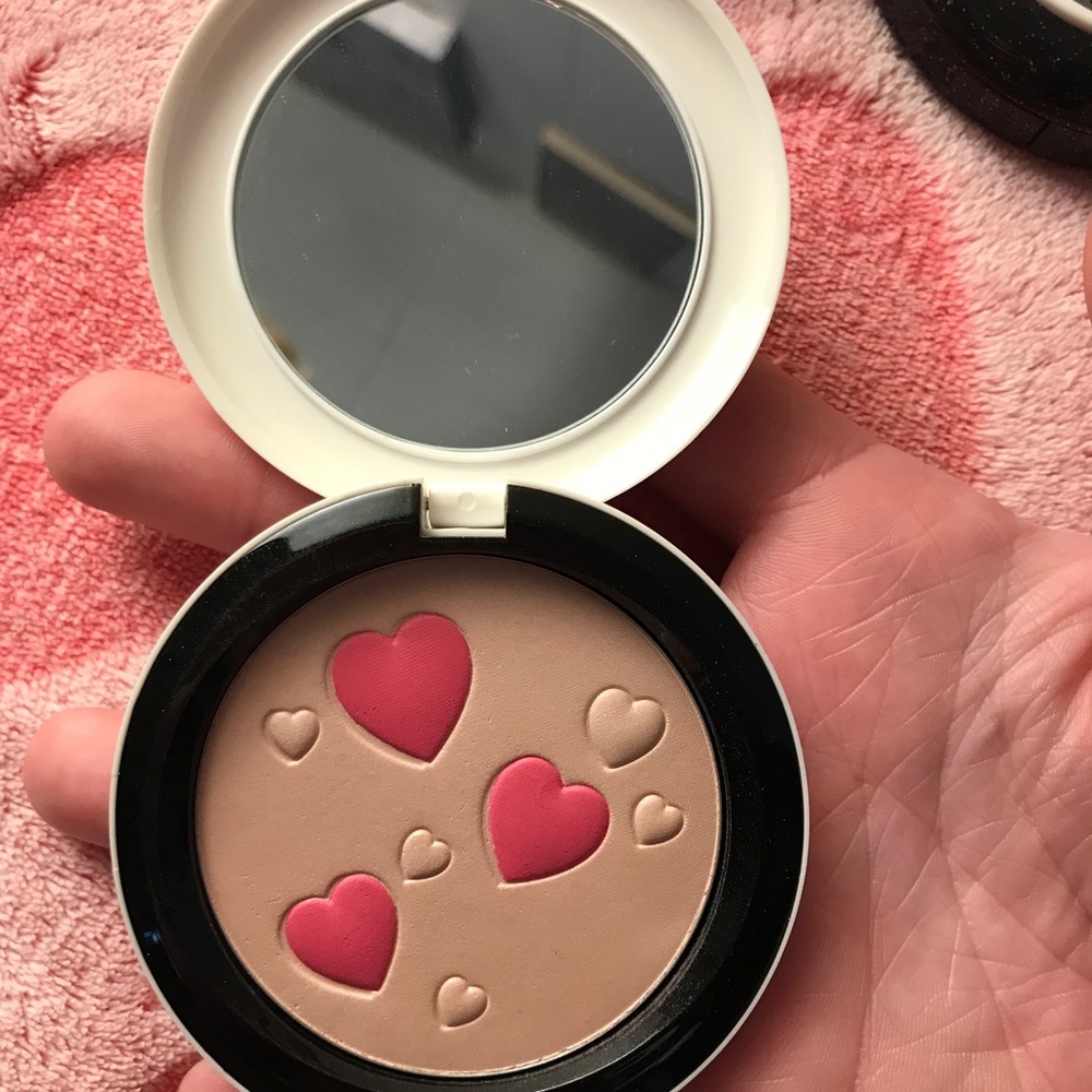 🛑❤️SOLD🛑❤️Mac Cosmetics Archie’s Girl Collection